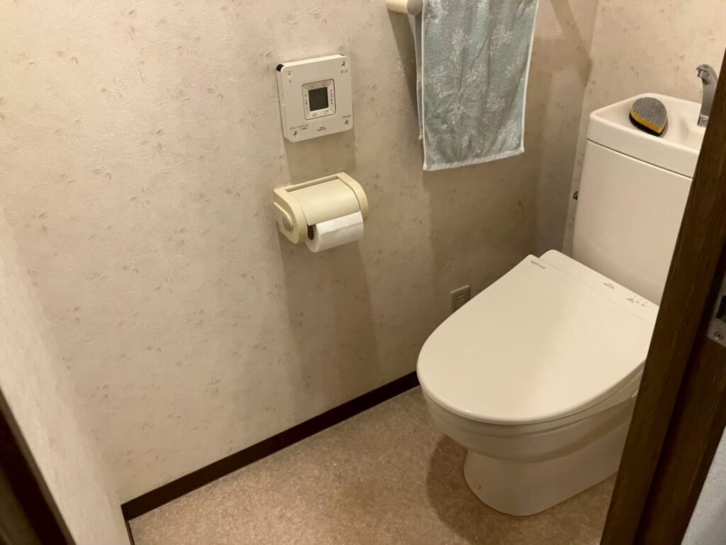 トイレ交換工事の施工前